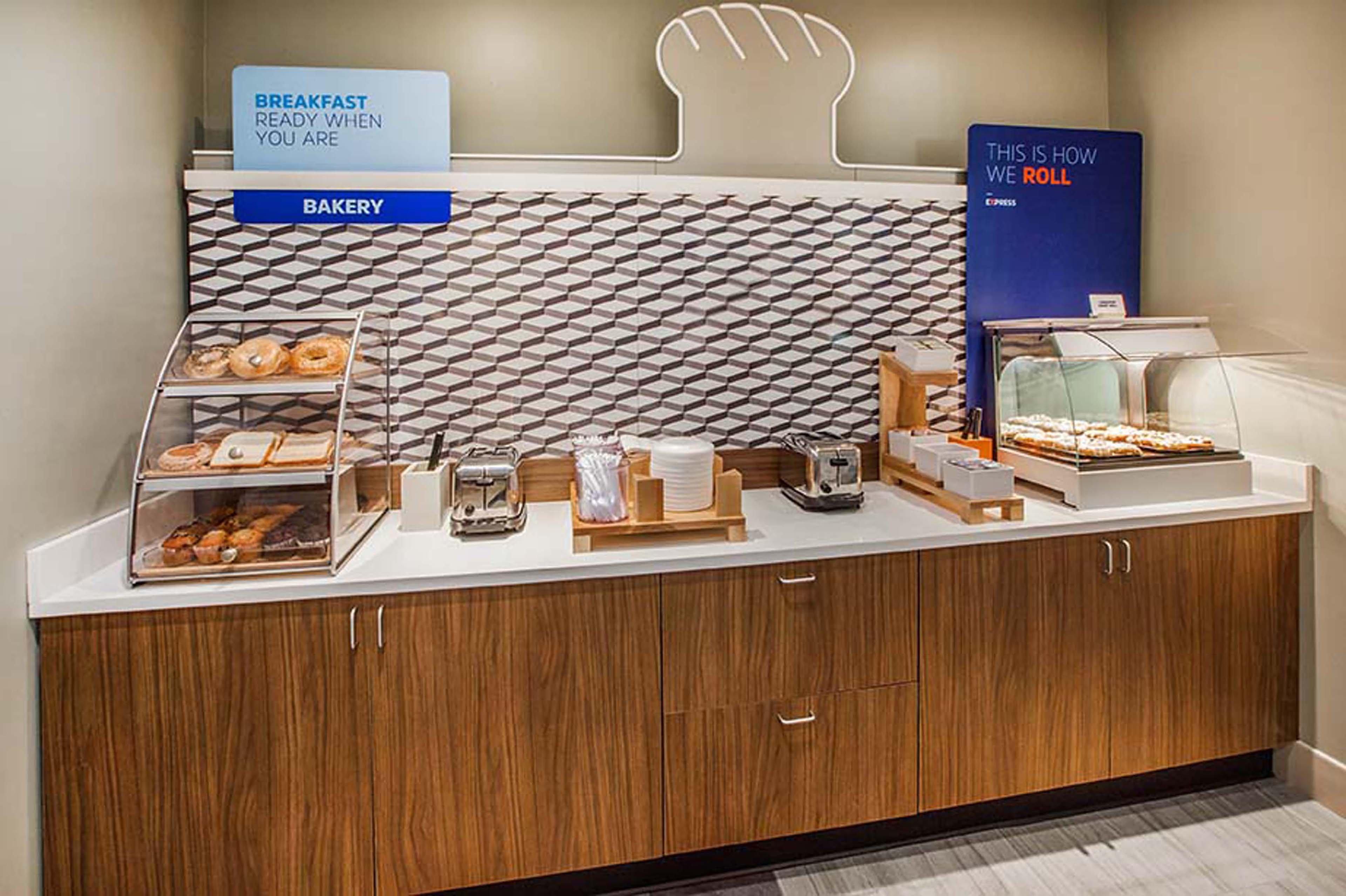 Holiday Inn Express & Suites - Mcallen - Medical Center Area By Ihg Экстерьер фото